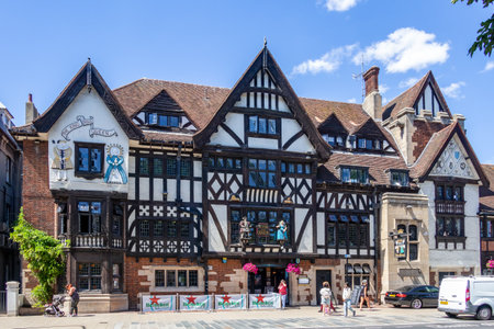 BRIGHTON, SUSSEX, UK - AUGUST 5 : View of the King and Queen public house in Brighton Sussex on August 5, 2022. Unidentified peopleのeditorial素材