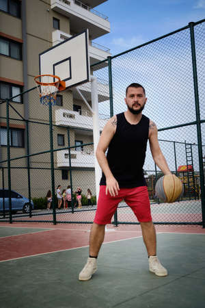Man plays basketball at outdoor courtの写真素材