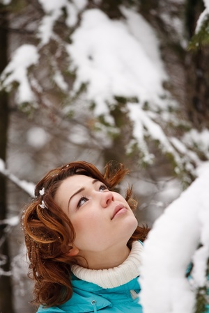closeup portrait of a young girl on the background of the winter forestの写真素材