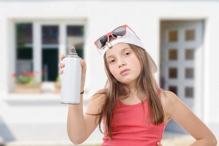 a preteen with a spray canの写真素材