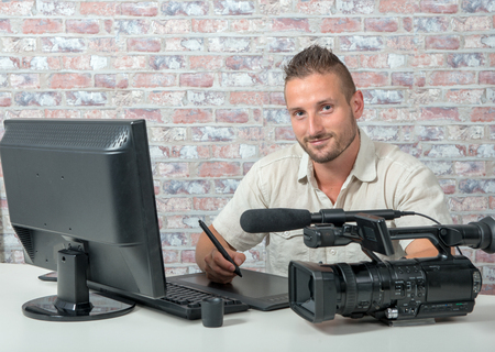 a video editor with computer and professionnal video camera