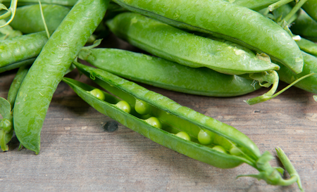organic fresh peas on the wooden backgroundの写真素材