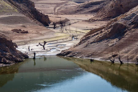 the Mansilla de la Sierra dam, in the province of Rioja, dryの写真素材
