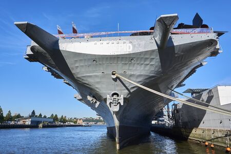 Aircraft carrier in New Yorkの写真素材