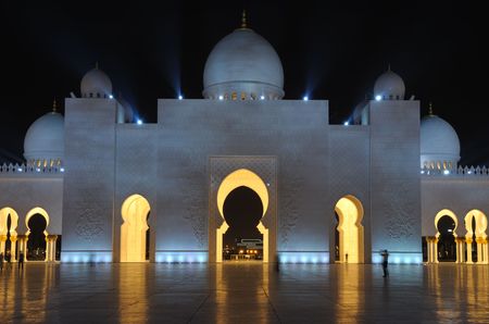 Sheikh Zayed Mosque at night. Abu Dhabi, United Arab Emiratesの写真素材