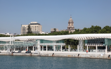 Promenade with a pergola at Muelle Uno in the port of Malaga, Andalusia Spainのeditorial素材