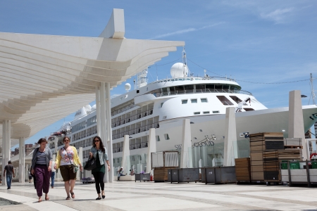 Promenade with a pergola at Muelle Uno in the port of Malaga, Andalusia Spainのeditorial素材
