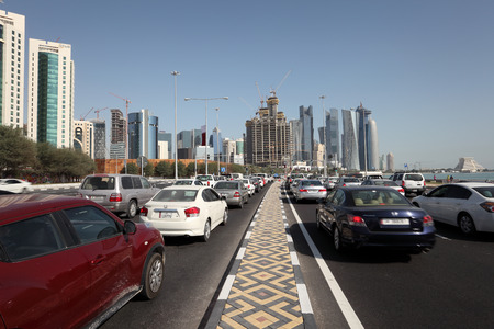 Traffic on the corniche road in Doha, Qatar, Middle Eastのeditorial素材
