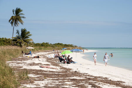 People relaxing on the Bahia Honda beach in Florida Keysのeditorial素材
