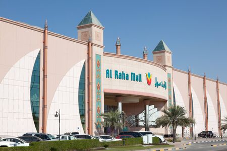 ABU DHABI - DEC 23: New Al Raha Mall in Abu Dhabi. December 23, 2014 in Abu Dhabi, United Arab Emiratesのeditorial素材