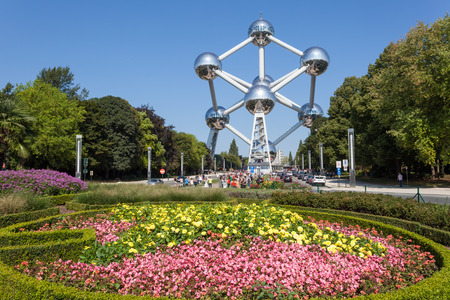 BRUSSELS, BELGIUM - AUG 22: Flower bed and the Atomium building at the World Fair grounds in Brussels. August 22, 2015 in Brussels, Belgiumのeditorial素材