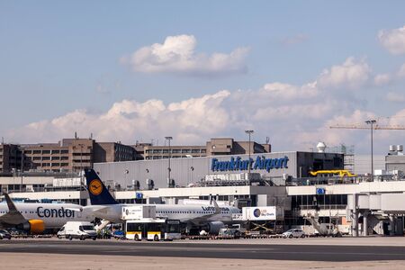 FRANKFURT - SEP 11: Gate and terminal buildings at the Frankfurt Airport. September 11, 2015 in Frankfurt, Germanyのeditorial素材