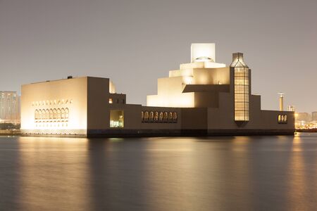 DOHA, QATAR - NOV 18: Museum of Islamic Arts in Doha illuminated at night. November 18, 2015 in Doha, Qatar, Middle Eastのeditorial素材