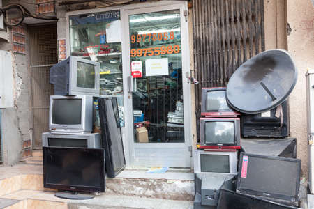 NIZWA, OMAN - NOV 25: TV repair shop in the old town of Nizwa. November 25, 2015, Nizwa, Sultanate of Oman, Middle Eastのeditorial素材