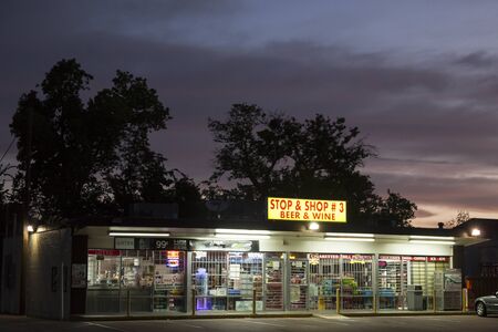 DALLAS, USA - APR 8: Beer and Wine Shop illuminated at night in Dallas. April 8, 2016 in Dallas, Texas, United Statesのeditorial素材
