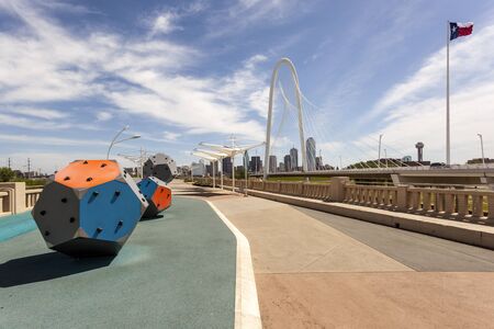 DALLAS, USA - APR 8: Continental Avenue Pedestrian Bridge in Dallas. April 8, 2016 in Dallas, Texas, United Statesのeditorial素材