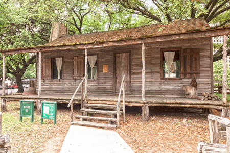 HOUSTON, USA - APR 12: Wooden 1823 Old Place building at the Sam Houston Park. April 12, 2016 in Houston, Texas, United Statesのeditorial素材