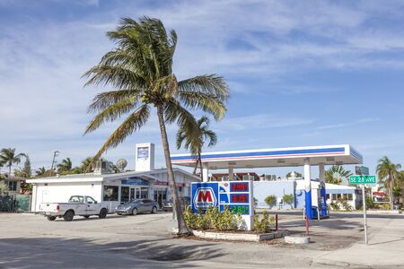 Pompano Beach, Fl, USA - March 15, 2017: Marathon gas station in the city of Pompano Beach. Florida, United Statesのeditorial素材