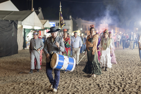 El Rocio, Spain - June 4, 2017: Procession of piilgrims in traditional spanish dress in El Rocio during the Romeria 2017. Andalusia, Spainのeditorial素材