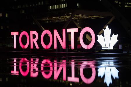 Toronto, Canada - Oct 11, 2017: Red illuminated Toronto sign at the Nathan Phillips Square in Toronto, Canadaのeditorial素材