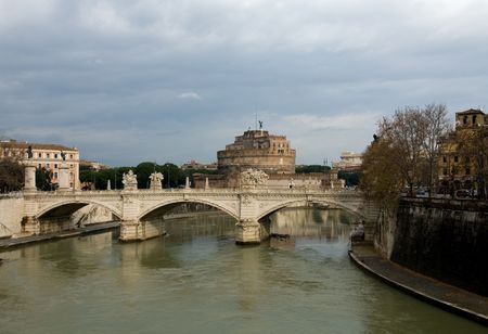 The Tiber River, Rome, Italia, swollen with flood waters, on a dull, cloudy day, wth the Castel Sant' Angelo in the backgroundの写真素材