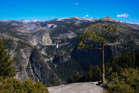 A view to the Half Dome from Glacier pointの写真素材