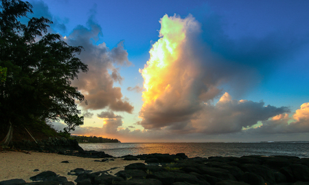 Dusk at Anini Beach, Kauaiの写真素材