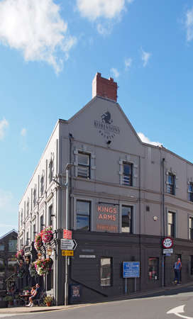 Ulverston, cumbria, united kingdom - 16 september 2021: the kings arms pub in ulverston with people drinking outside in summerのeditorial素材