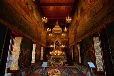 Wat Pathum Wanaram temple. Wat Pathum Wanaram is a Buddhist temple in Bangkok located between the two shopping malls.のeditorial素材