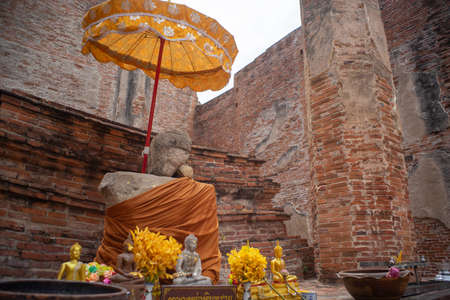 The ancient buddha sandstone at Wat Mahaeyong Ayuttaya ,Thailandのeditorial素材