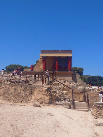 North Entrance of Knossos Palace with Red Columns in Crete Greeceの写真素材