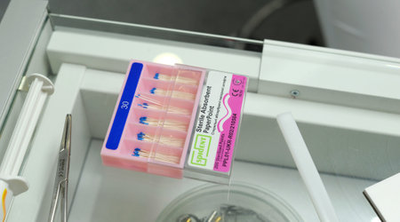 paper pins for drying channels sterile absorbent paper pins Spidentのeditorial素材