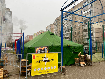 Green tent tent in the city center. Russia attacked Ukraine war point of invincibility Indestructibility Point with Starlink internet, electricity, heat and water serves for people of town onのeditorial素材