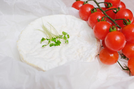 recipe step by step Cooking camembert with croutons in the oven. Add oil. Baked camembert with garlic sauce and spices. Cheese stretches, drips.の写真素材