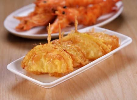 Fried onions on wooden tableの写真素材