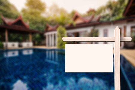 blank white sign with exterior house backgroundの写真素材