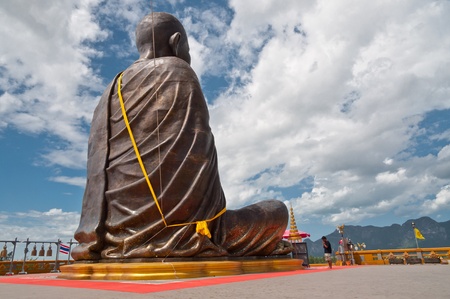 The Buddhist monk statue, The biggest Luang Pho Tho, Wat tarn jed yod, Thailandのeditorial素材