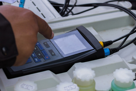 Check the pH of a private swimming poolの写真素材