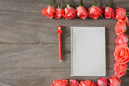 Romantic floral frame background. Valentines day background.Pink roses on wooden backgroundの写真素材