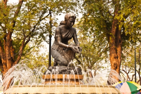 Statues and fountains in the parkの写真素材