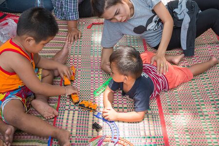 KALASIN, THAILAND - APRIL 7:  The children play toy on APRIL 7,2017 in Kalasin Province, Thailandのeditorial素材