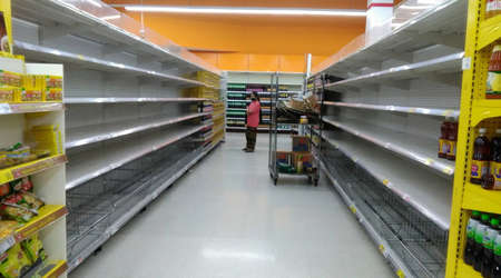 BANGKOK, THAILAND - Mar 21 2020: Various types of products on shelves are sold out at Tesco Lotus. Due to the effects of the corona virus /COVID-19,Result in the stockpiling of essential goods.のeditorial素材