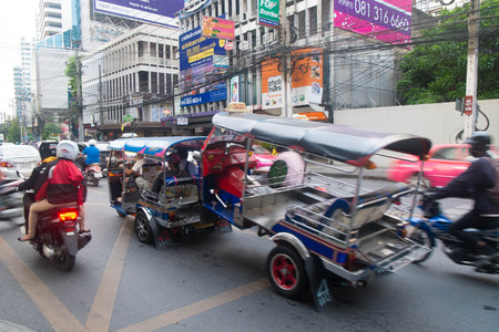 A Tuk tuk carry other Tuk tukのeditorial素材