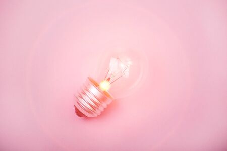 Light bulb on pink background flat layの写真素材
