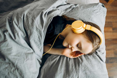 A girl studies at a laptop at home In the bedの写真素材