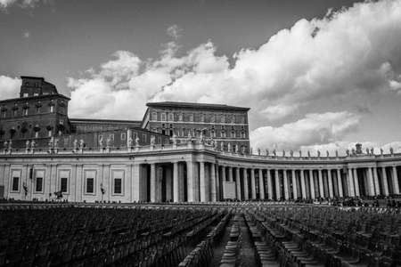 a large and stately building in the Vatican with many columnsのeditorial素材