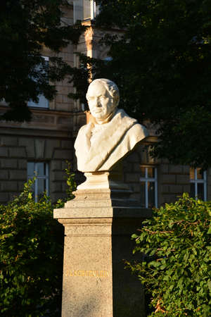 Statue of a historical figure at a university in England.の写真素材