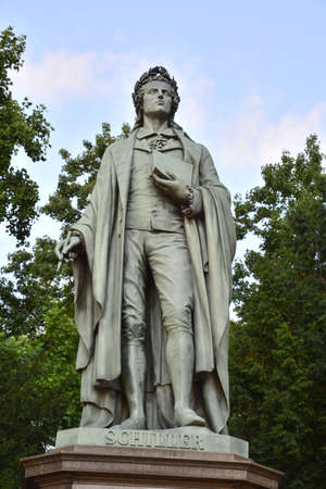 Statue of William Shakespeare in Kensington Gardens, London, UKの写真素材