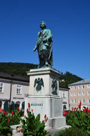 Statue of Wolfgang Amadeus Mozartの写真素材