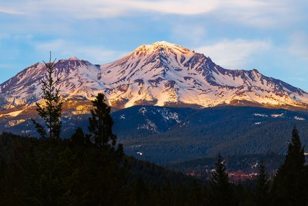 Mount Shasta at sunsetの写真素材